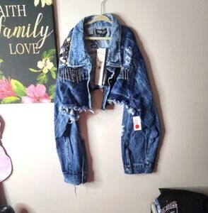 NWT THRILL 3X DISTRESSED CROP DENIM JACKET